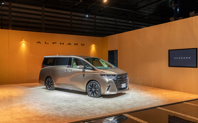 Toyota's flagship minivans, the Alphard and Vellfire, receive a full model change after eight years—achieving comfort comparable to luxury sedans | TOYOTA
