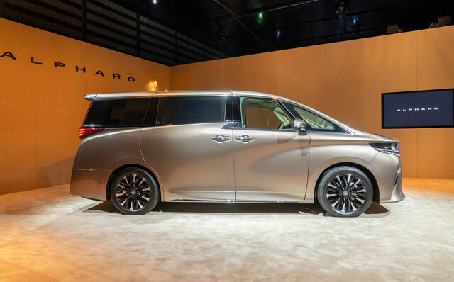 Toyota's flagship minivans, the Alphard and Vellfire, receive a full model change after eight years—achieving comfort comparable to luxury sedans | TOYOTA