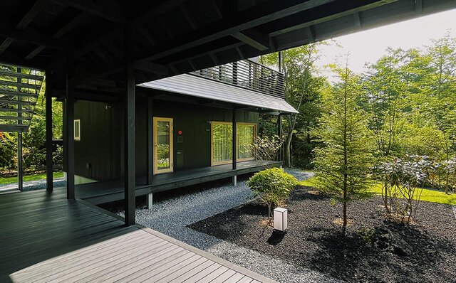 「ししいわハウス軽井沢」で楽しむ建築美と自然の静穏｜TRAVEL