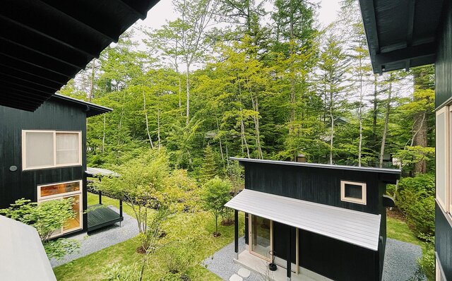 「ししいわハウス軽井沢」で楽しむ建築美と自然の静穏｜TRAVEL
