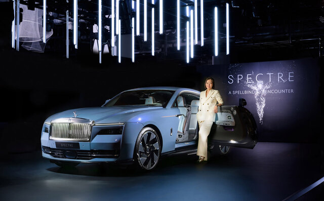 Rolls-Royce's First BEV Spectre Arrives in Japan | ROLLS-ROYCE