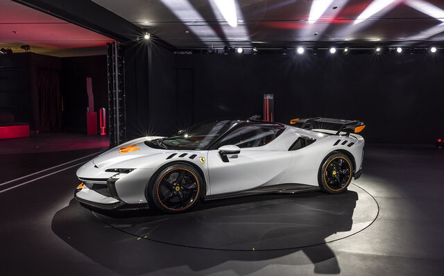 公道走行可能な初のXXモデル、フェラーリ「SF90 XX」がアンベール｜Ferrari