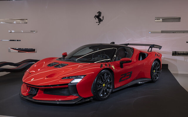 公道走行可能な初のXXモデル、フェラーリ「SF90 XX」がアンベール｜Ferrari