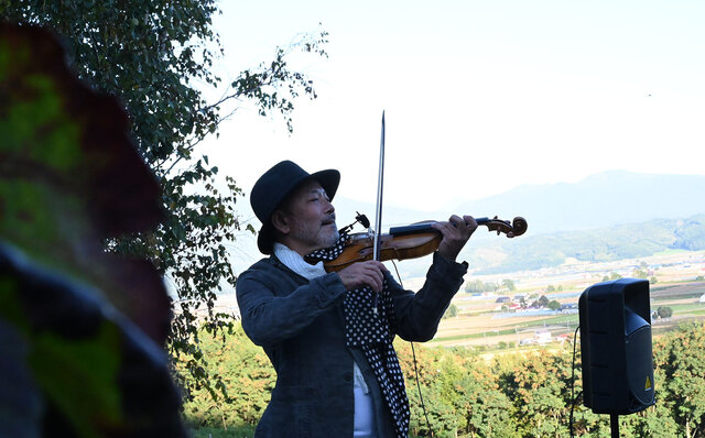 「THE OUTDOOR LIVING IN FURANO」　 富良野の山頂の絶景で、セララバアド橋本宏一シェフが織りなすフルコースを食すスペシャルダイニングがこの秋開催
