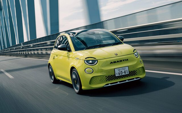 刺激的なエンジンサウンドを楽しめるアバルト初のBEV「アバルト500e」日本上陸｜Abarth
