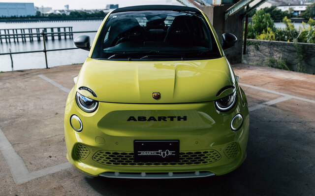 刺激的なエンジンサウンドを楽しめるアバルト初のBEV「アバルト500e」日本上陸｜Abarth
