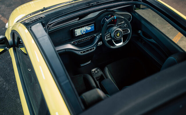 刺激的なエンジンサウンドを楽しめるアバルト初のBEV「アバルト500e」日本上陸｜Abarth