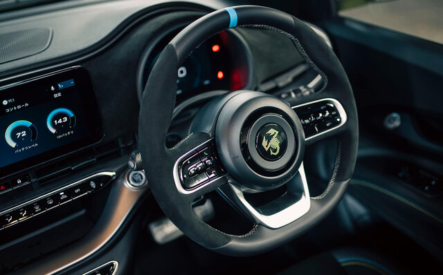 刺激的なエンジンサウンドを楽しめるアバルト初のBEV「アバルト500e」日本上陸｜Abarth