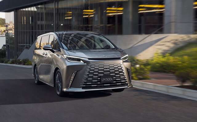 ショーファードリブンに特化したラグジュアリーMPV「レクサス LM」が発売｜LEXUS