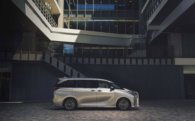 ショーファードリブンに特化したラグジュアリーMPV「レクサス LM」が発売｜LEXUS