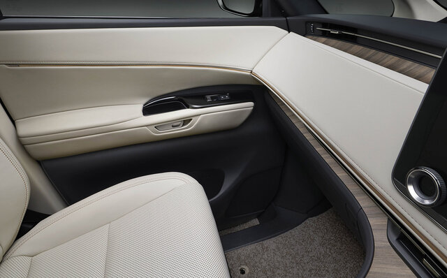 ショーファードリブンに特化したラグジュアリーMPV「レクサス LM」が発売｜LEXUS