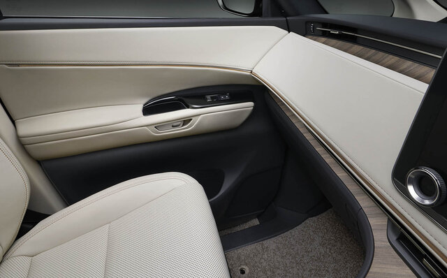 ショーファードリブンに特化したラグジュアリーMPV「レクサス LM」が発売｜LEXUS