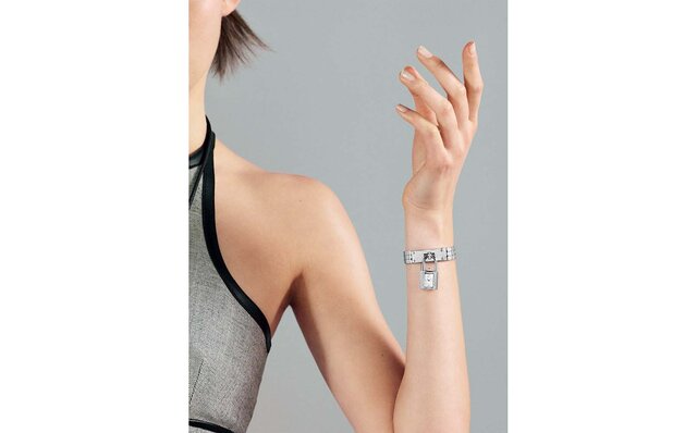 エルメス2023AW新作「H08」「ケリー」鮮やかに輝くウオッチを展開｜HERMÈS