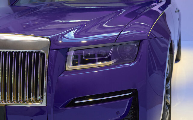 大胆なカラーを纏うロールス・ロイスのビスポークモデルを東京で披露｜ROLLS-ROYCE