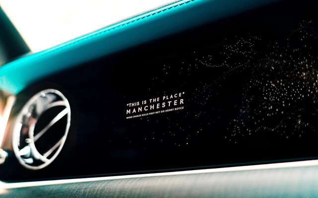 大胆なカラーを纏うロールス・ロイスのビスポークモデルを東京で披露｜ROLLS-ROYCE