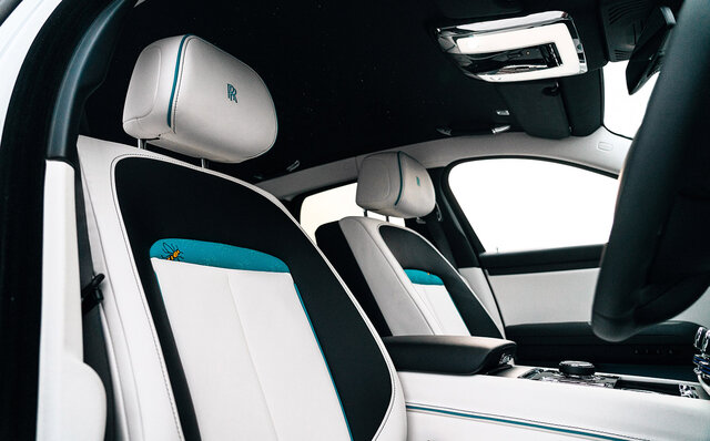 大胆なカラーを纏うロールス・ロイスのビスポークモデルを東京で披露｜ROLLS-ROYCE
