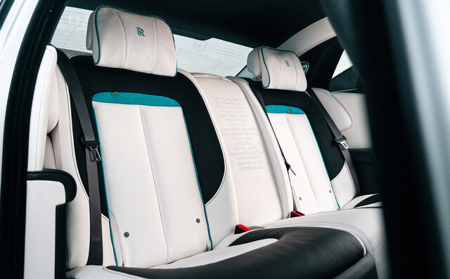 大胆なカラーを纏うロールス・ロイスのビスポークモデルを東京で披露｜ROLLS-ROYCE