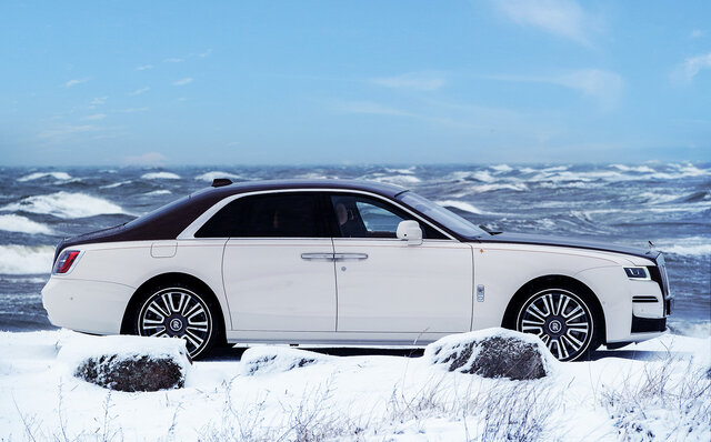 大胆なカラーを纏うロールス・ロイスのビスポークモデルを東京で披露｜ROLLS-ROYCE