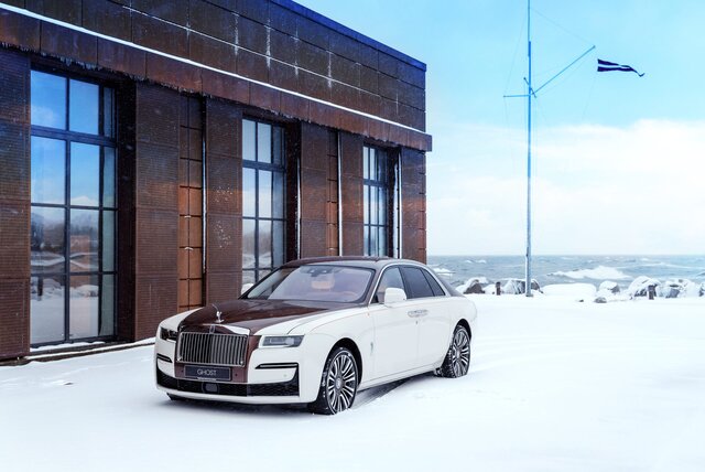 大胆なカラーを纏うロールス・ロイスのビスポークモデルを東京で披露｜ROLLS-ROYCE
