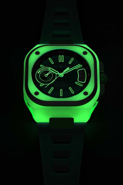 暗闇でケース全体が発光する「BR-X5 GREEN LUM」数量限定500本で登場｜Bell & Ross