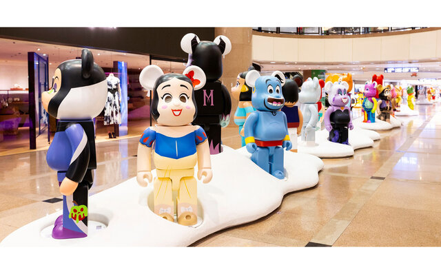 A Christmas event displaying 100 Disney 2000% BE@RBRICKs is underway in Hong Kong | MEDICOM TOY