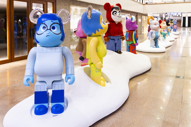 A Christmas event displaying 100 Disney 2000% BE@RBRICKs is underway in Hong Kong | MEDICOM TOY