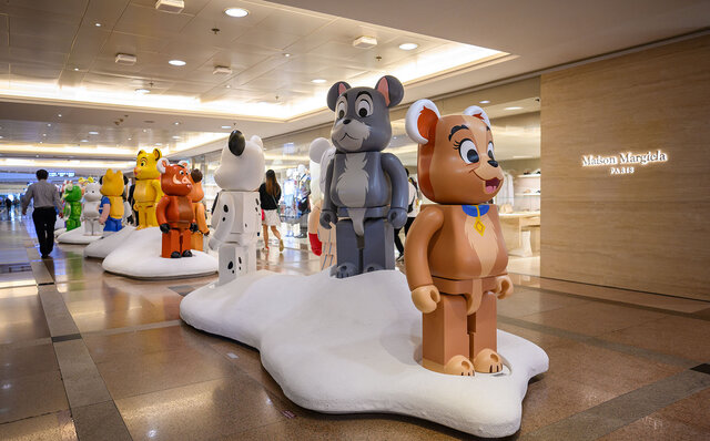 A Christmas event displaying 100 Disney 2000% BE@RBRICKs is underway in Hong Kong | MEDICOM TOY