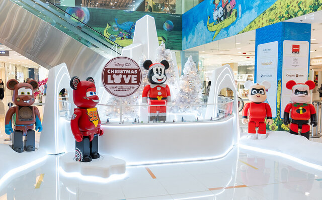 A Christmas event displaying 100 Disney 2000% BE@RBRICKs is underway in Hong Kong | MEDICOM TOY