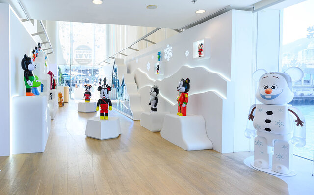 A Christmas event displaying 100 Disney 2000% BE@RBRICKs is underway in Hong Kong | MEDICOM TOY