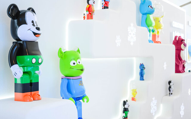A Christmas event displaying 100 Disney 2000% BE@RBRICKs is underway in Hong Kong | MEDICOM TOY