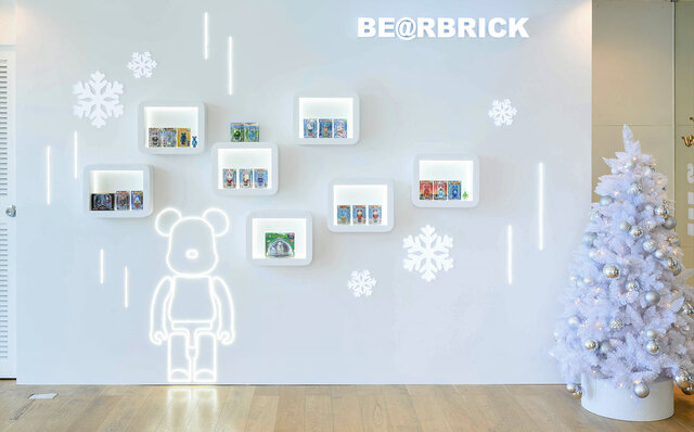 A Christmas event displaying 100 Disney 2000% BE@RBRICKs is underway in Hong Kong | MEDICOM TOY