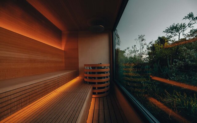 冬ならではの贅沢。屋外温水プールとセルフロウリュ付きサウナが楽しめるホテル｜BOTANICAL POOL CLUB
