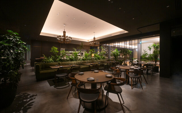 麻布台ヒルズに話題のタイ料理が初上陸。カジュアルラインの「SAAWAAN BISTRO」｜EAT