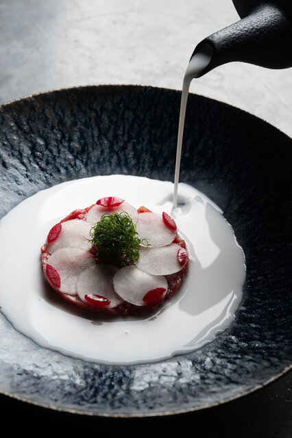 麻布台ヒルズに話題のタイ料理が初上陸。カジュアルラインの「SAAWAAN BISTRO」｜EAT
