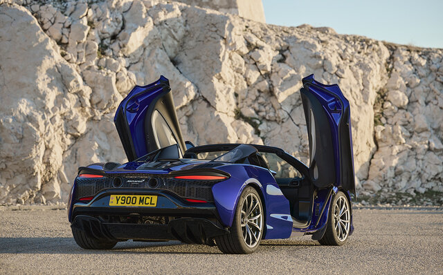 PHEVハイパーカー、アルトゥーラに待望のオープンモデル誕生｜McLaren