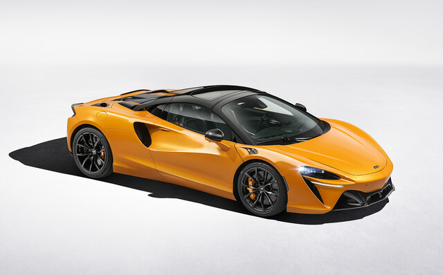 PHEVハイパーカー、アルトゥーラに待望のオープンモデル誕生｜McLaren