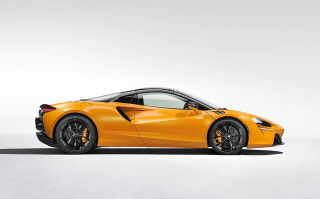PHEVハイパーカー、アルトゥーラに待望のオープンモデル誕生｜McLaren
