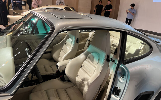 ポルシェ911のレストアで“レストモッド” ブームを牽引する「シンガー」がコーンズと提携｜Singer