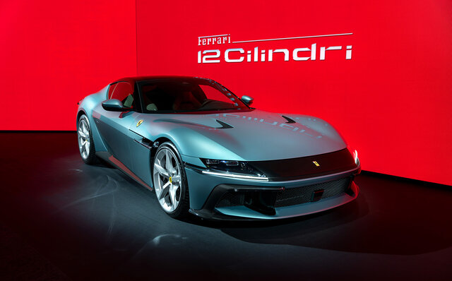 “12気筒”をその名に冠した最新のV12グランツーリズモ「12チリンドリ」がジャパンプレミア｜Ferrari
