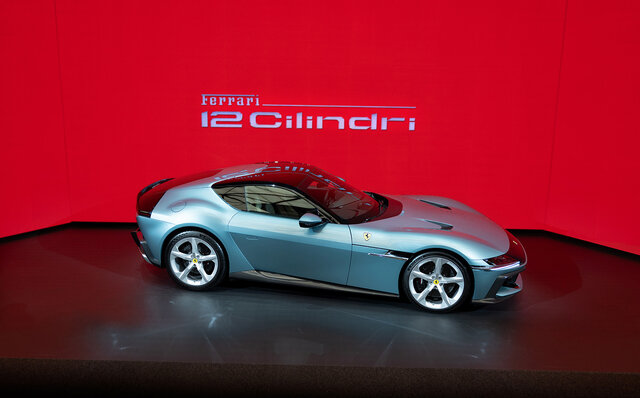 “12気筒”をその名に冠した最新のV12グランツーリズモ「12チリンドリ」がジャパンプレミア｜Ferrari