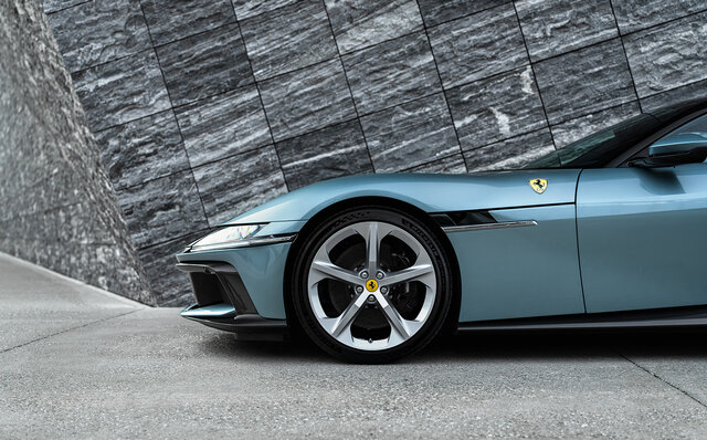 “12気筒”をその名に冠した最新のV12グランツーリズモ「12チリンドリ」がジャパンプレミア｜Ferrari