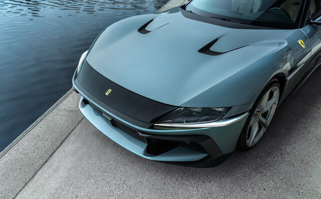 “12気筒”をその名に冠した最新のV12グランツーリズモ「12チリンドリ」がジャパンプレミア｜Ferrari