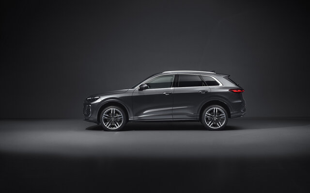 アウディのミッドサイズSUV「Q5」が第3世代へと進化｜Audi