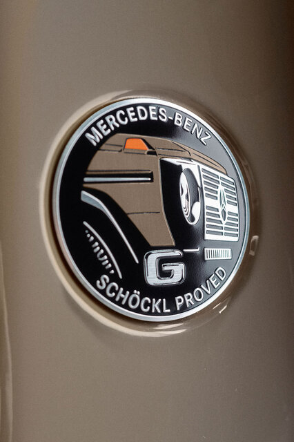 A "Schöckl Proved" badge, signifying successful completion of tests on this course, is presented in a special design and fitted to the B-pillar, tailored to each body color. A "Schöckl Proved" badge, signifying successful completion of tests on this course, is presented in a special design and fitted to the B-pillar, tailored to each body color.