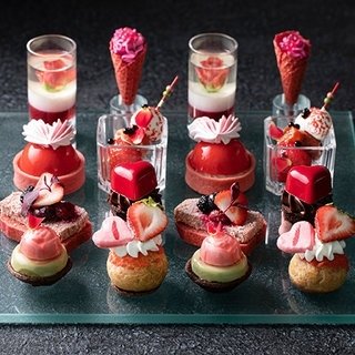 いちごとハートたっぷりのアフタヌーンティー｜CONRAD TOKYO