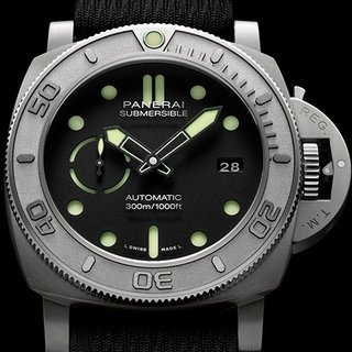 リサイクル素材を採用した「サブマーシブル マイク・ホーン エディション–47mm」｜PANERAI