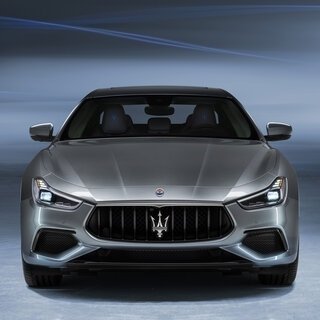 マセラティ、同社初のハイブリッドモデル「ギブリ ハイブリッド」を発表｜ Maserati