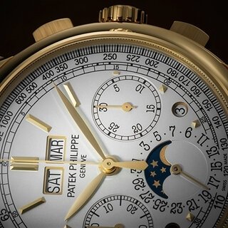 薄型ケースを採用する永久カレンダー搭載クロノグラフRef.5270｜PATEK PHILIPPE