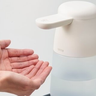 A large-capacity model of an automatic hand sanitizer that dispenses sanitizer when you hold your hand over it is now available | KING JIM