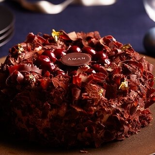 A Chic Festive Season with Christmas Cakes for Adults | AMAN TOKYO